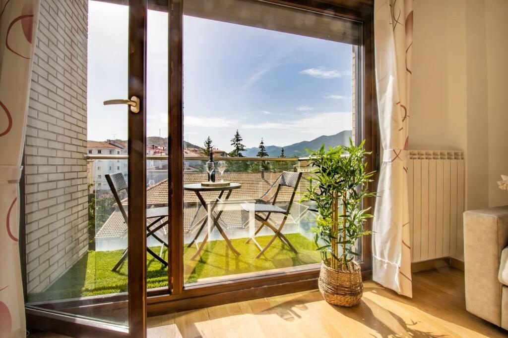 Apartament Penthouse Pyrinees , Terrace , Parking & Storage Sabiñánigo Zewnętrze zdjęcie