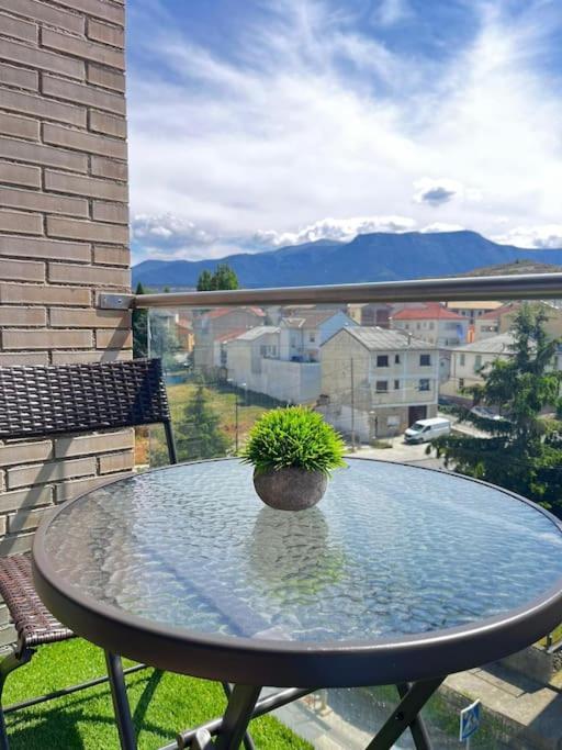 Apartament Penthouse Pyrinees , Terrace , Parking & Storage Sabiñánigo Zewnętrze zdjęcie